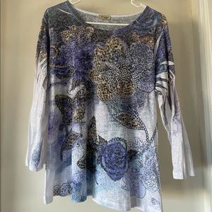 Cactus brand long-sleeved shirt. Size: XL.